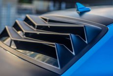 Dodge Challenger Ruit Louver BAKKDRAFT Glassskinz Challenger Ruit Louver BAKKDRAFT Glassskinz ZWART